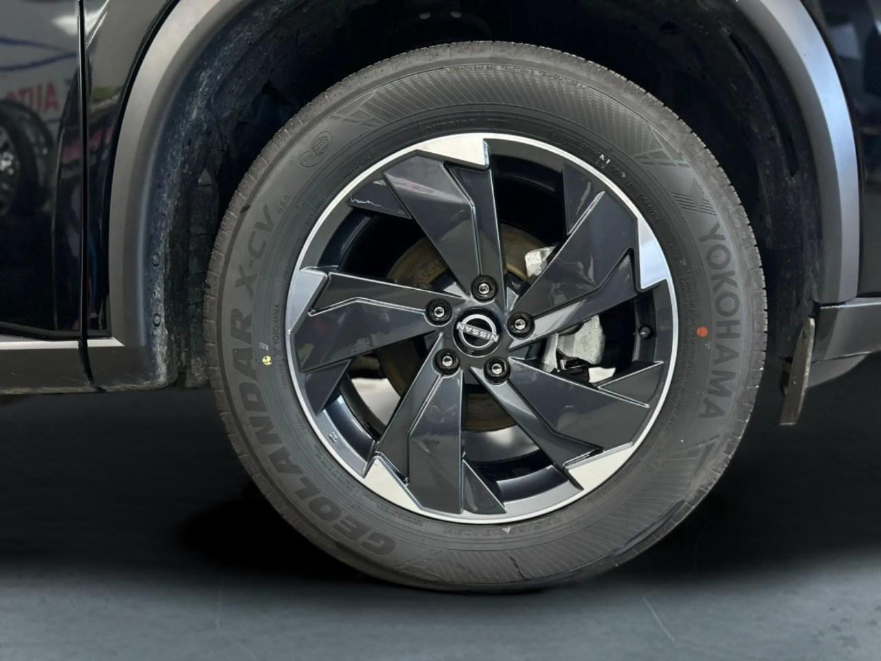 2024 Nissan Rogue SV Photo