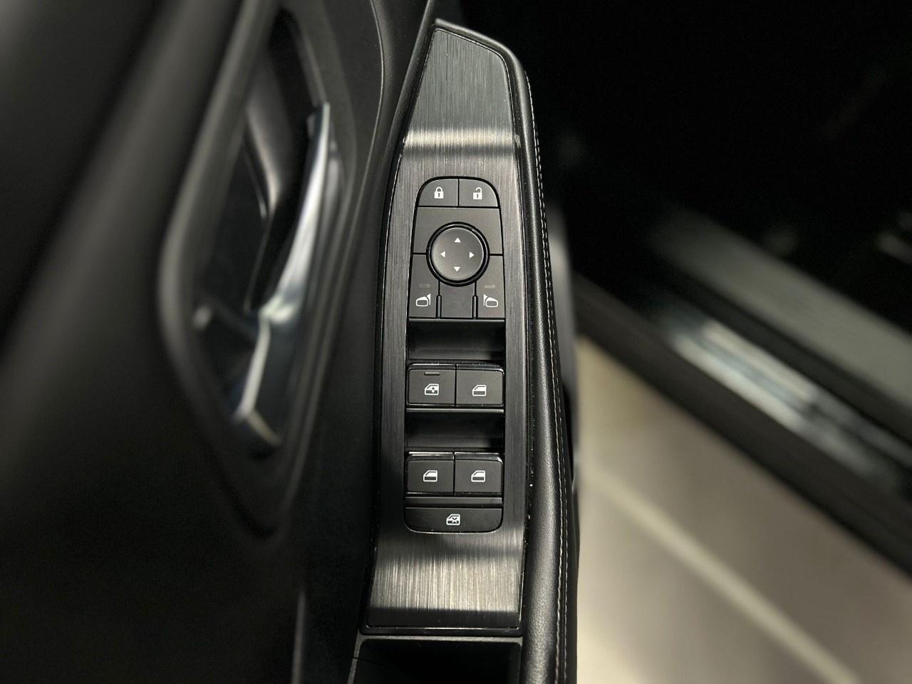 2024 Nissan Rogue SV Photo