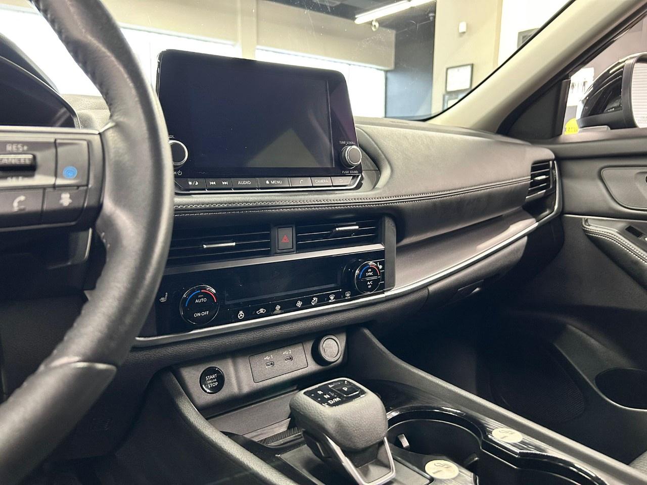 2024 Nissan Rogue SV Photo