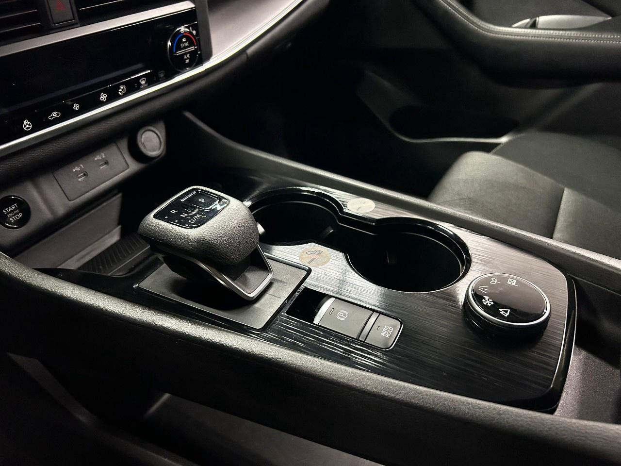 2024 Nissan Rogue SV Photo