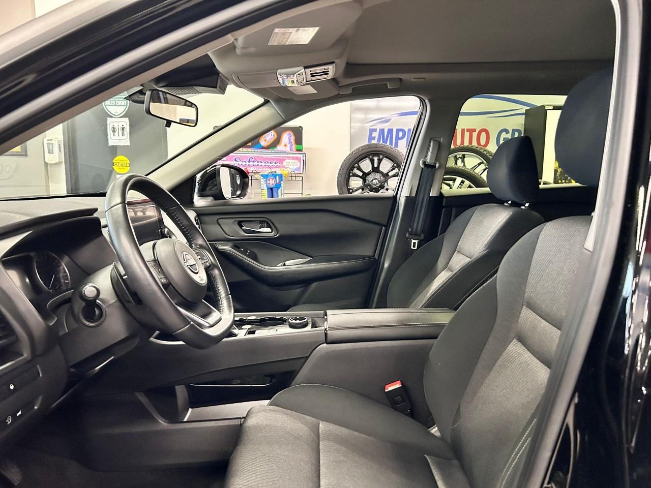 2024 Nissan Rogue SV Photo