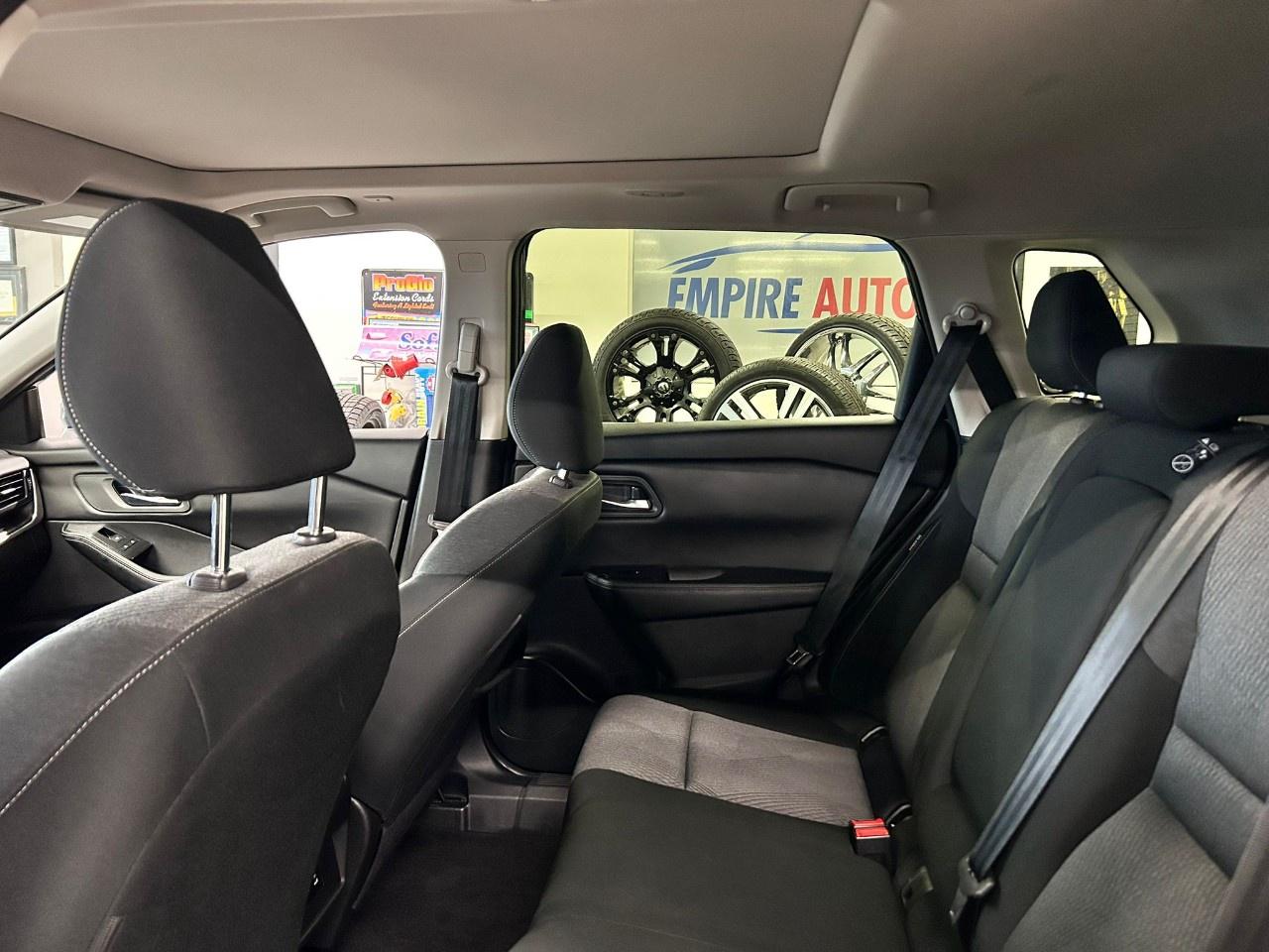 2024 Nissan Rogue SV Photo