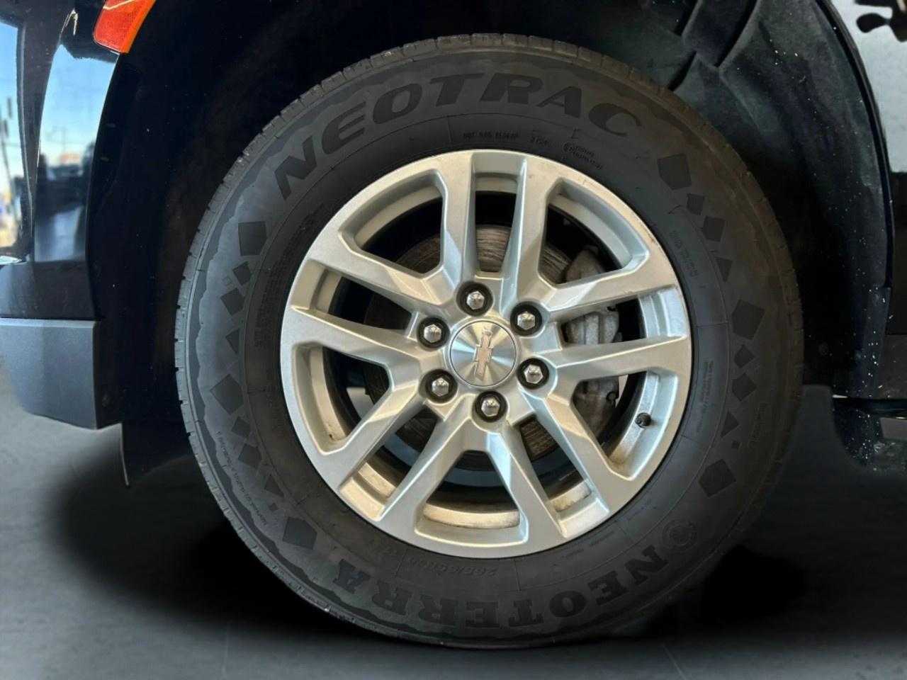 2023 Chevrolet Suburban LT Photo