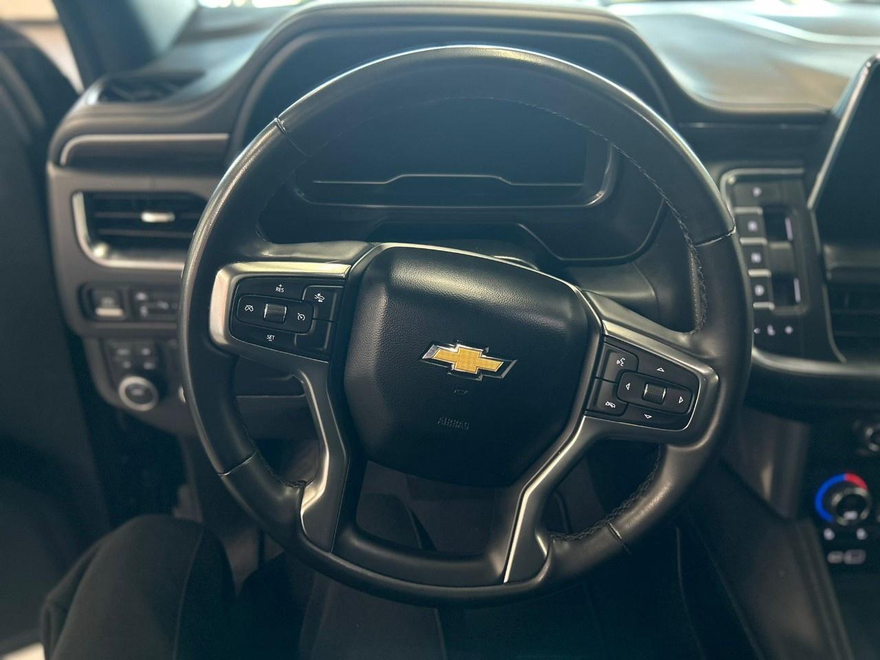 2023 Chevrolet Suburban LT Photo