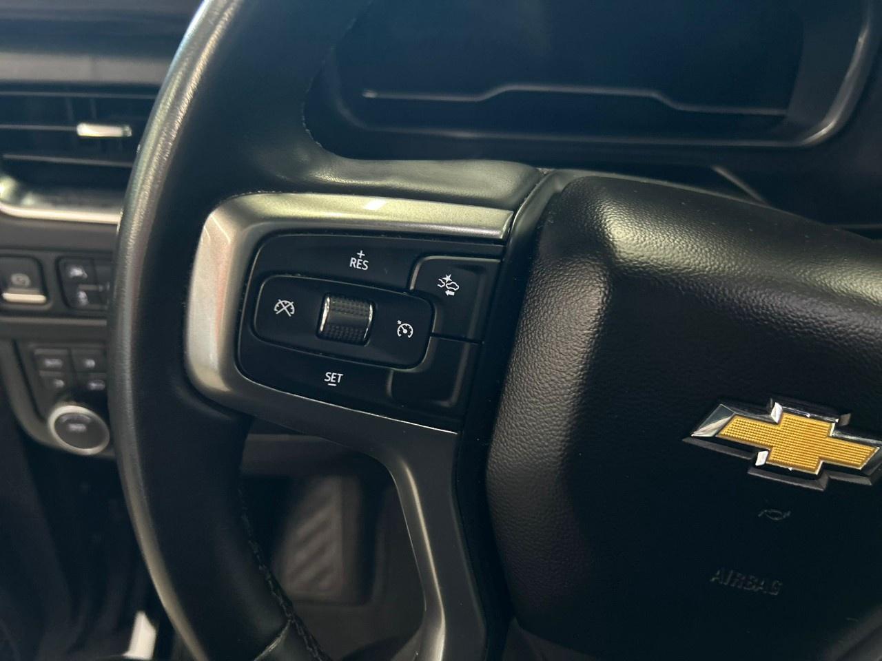 2023 Chevrolet Suburban LT Photo