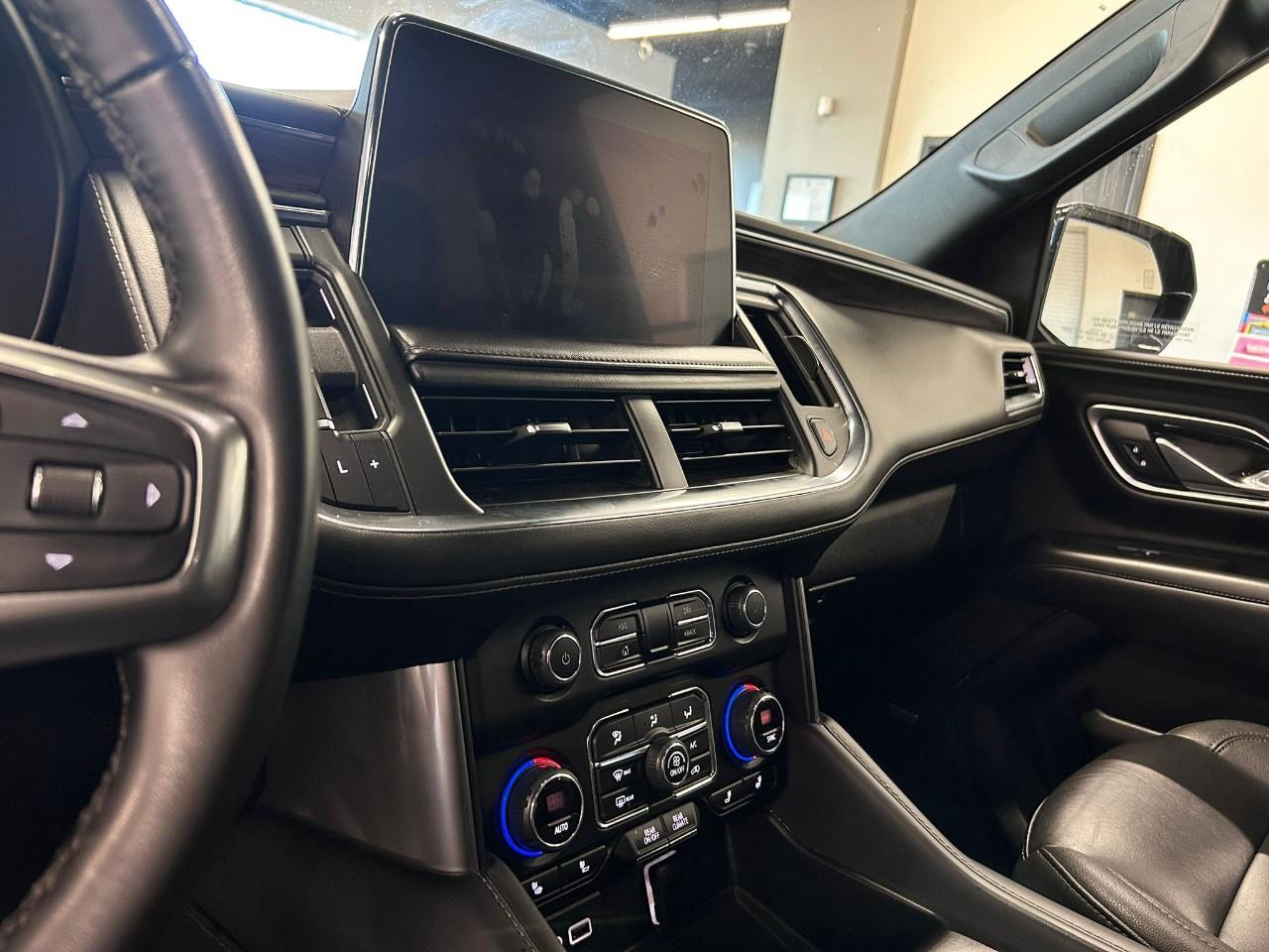 2023 Chevrolet Suburban LT Photo