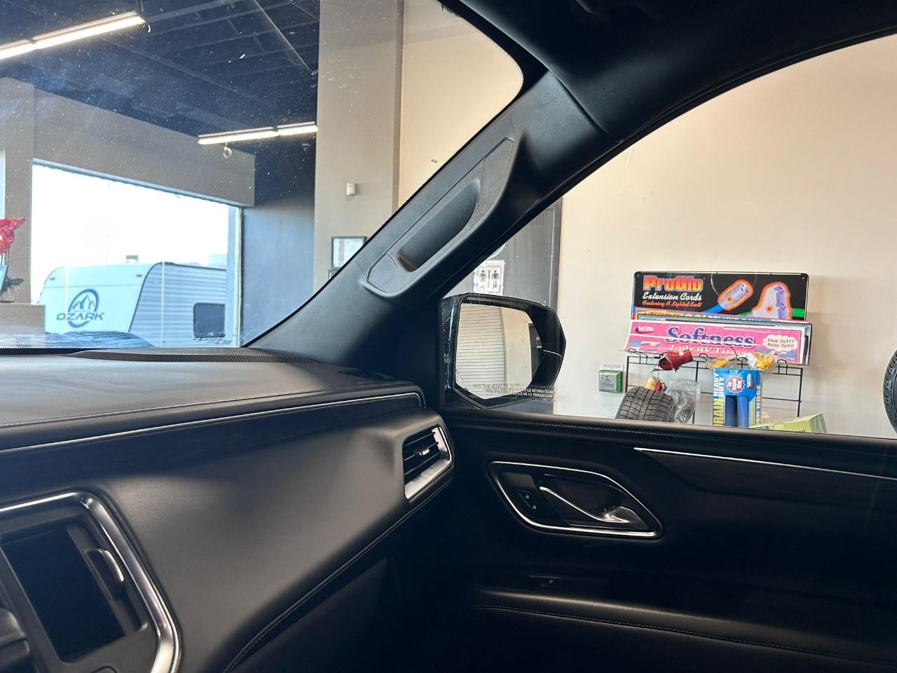 2023 Chevrolet Suburban LT Photo