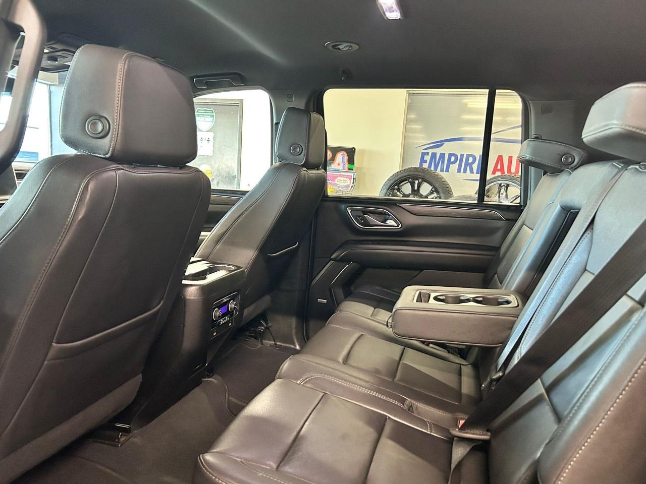 2023 Chevrolet Suburban LT Photo