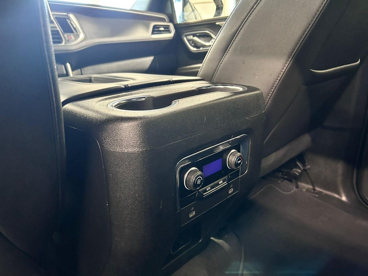 2023 Chevrolet Suburban LT Photo