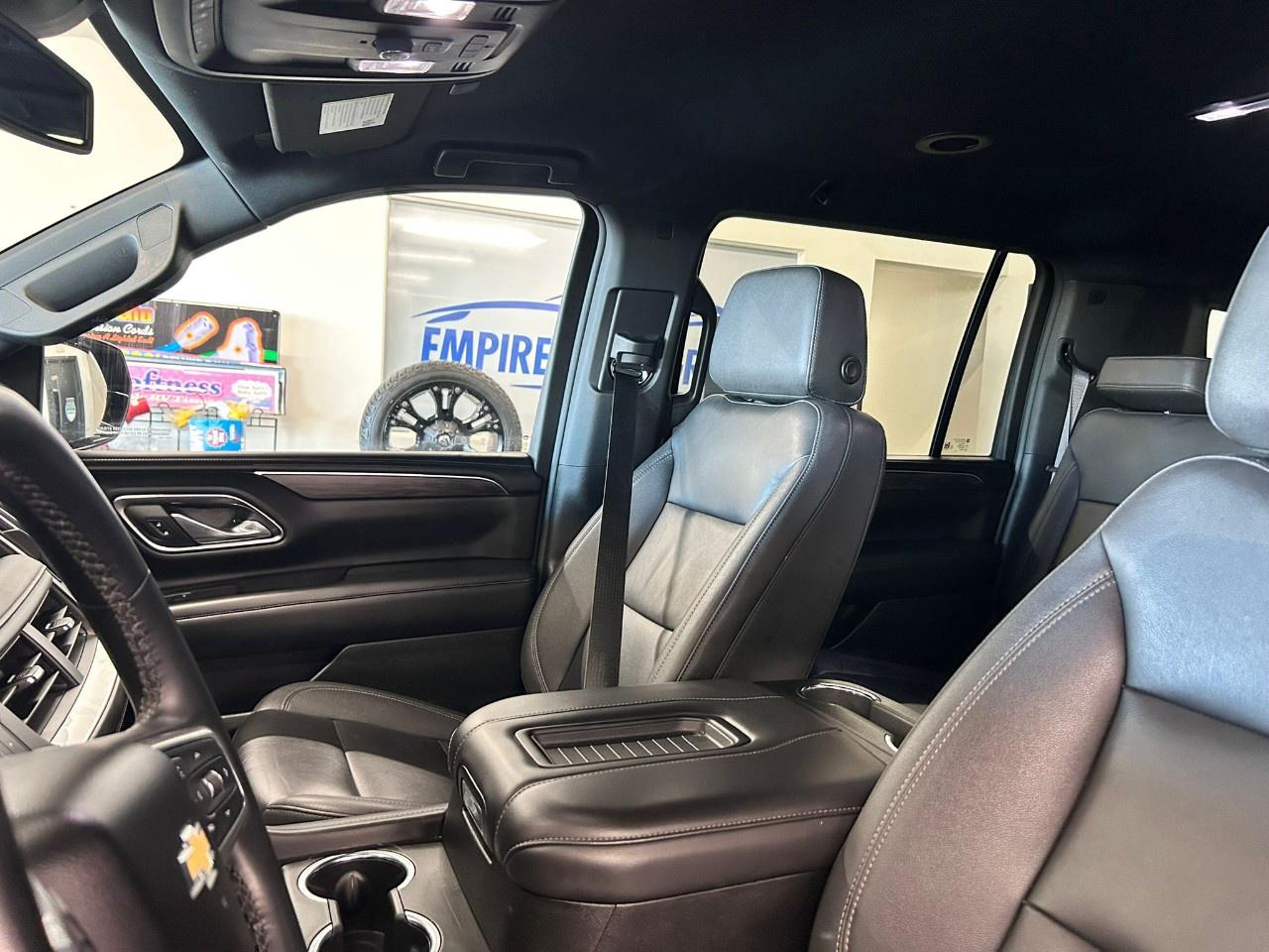 2023 Chevrolet Suburban LT Photo