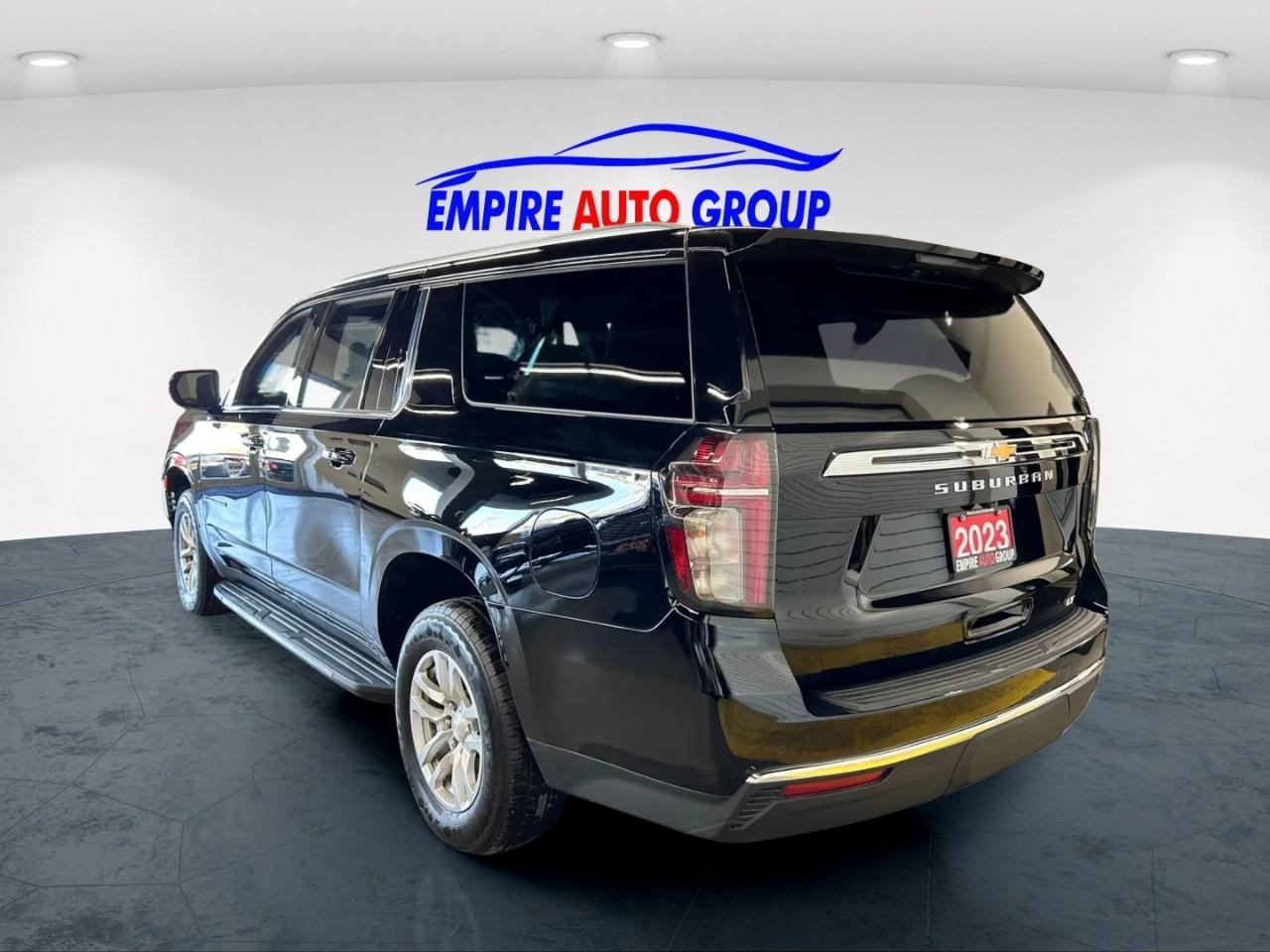 2023 Chevrolet Suburban LT Photo