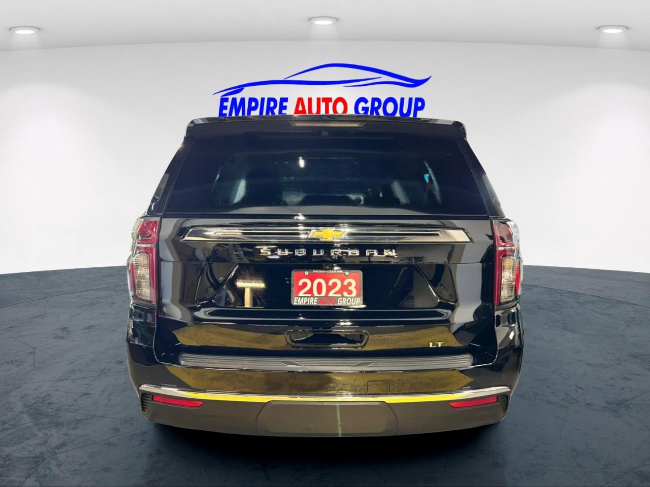 2023 Chevrolet Suburban LT Photo