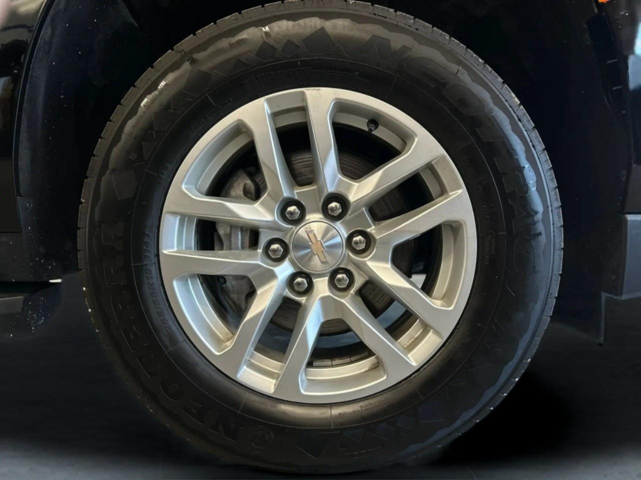 2023 Chevrolet Suburban LT Photo