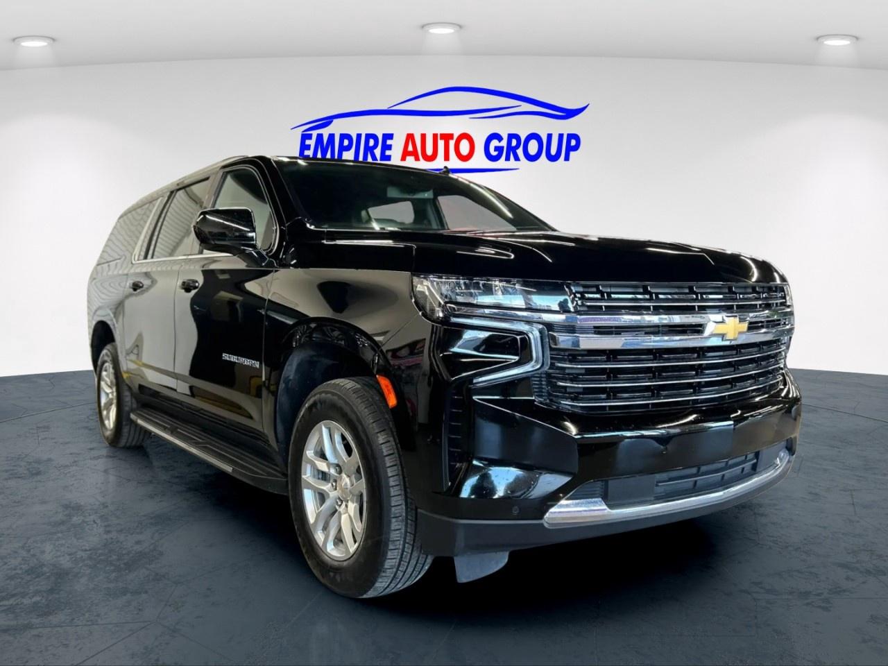 2023 Chevrolet Suburban LT Photo