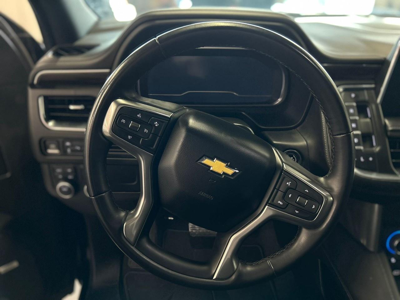 2023 Chevrolet Suburban LT Photo