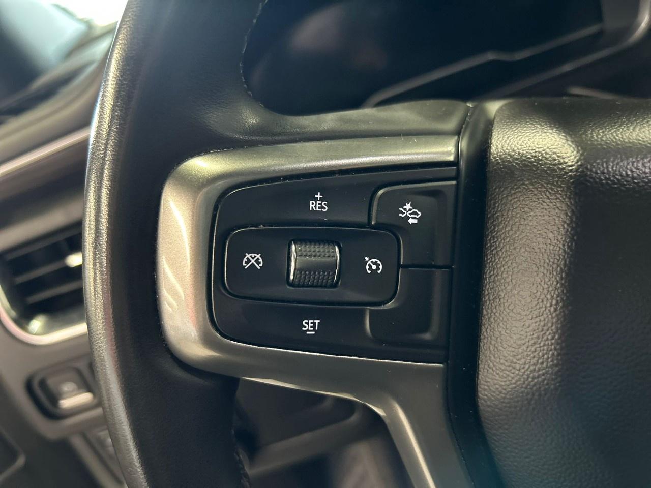 2023 Chevrolet Suburban LT Photo