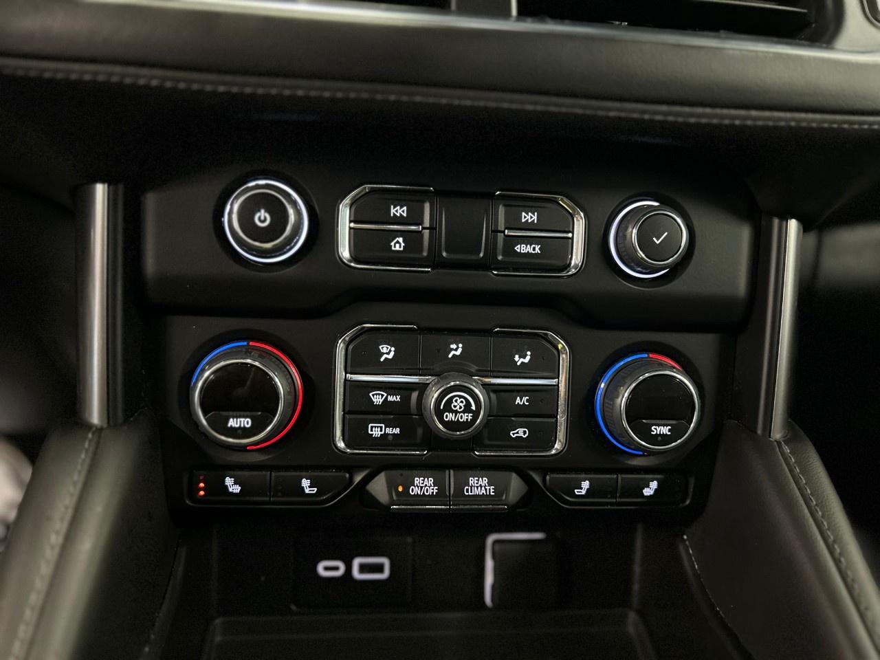 2023 Chevrolet Suburban LT Photo