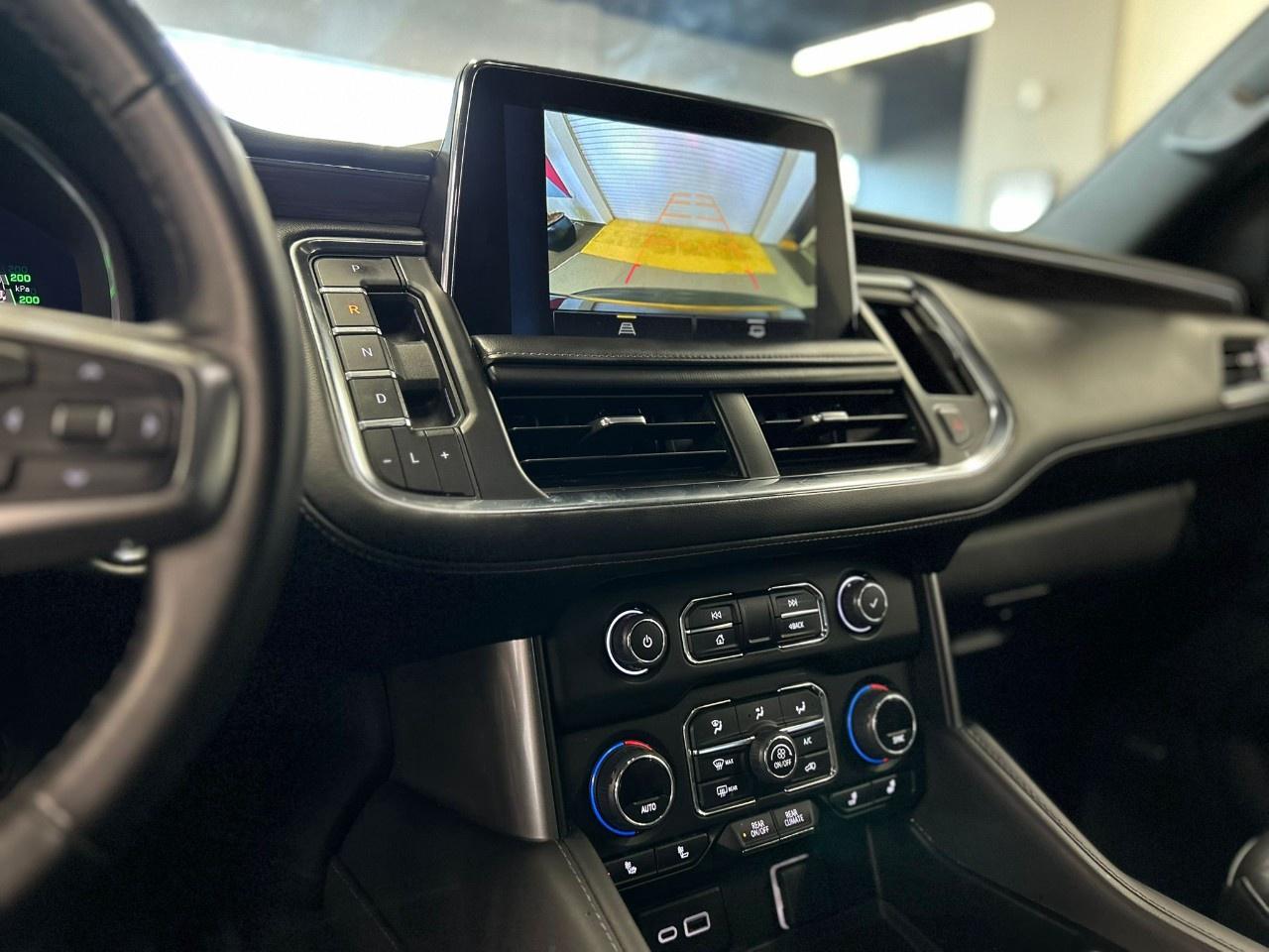 2023 Chevrolet Suburban LT Photo