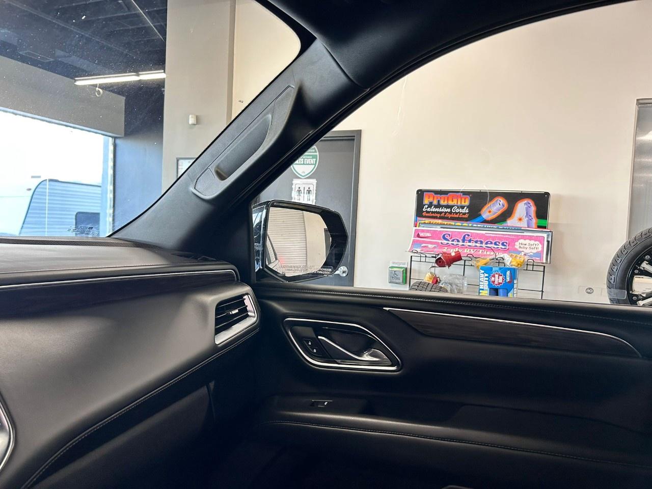 2023 Chevrolet Suburban LT Photo