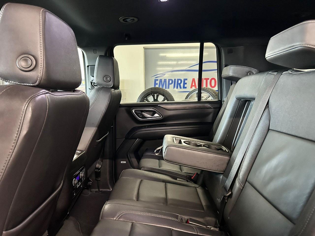 2023 Chevrolet Suburban LT Photo