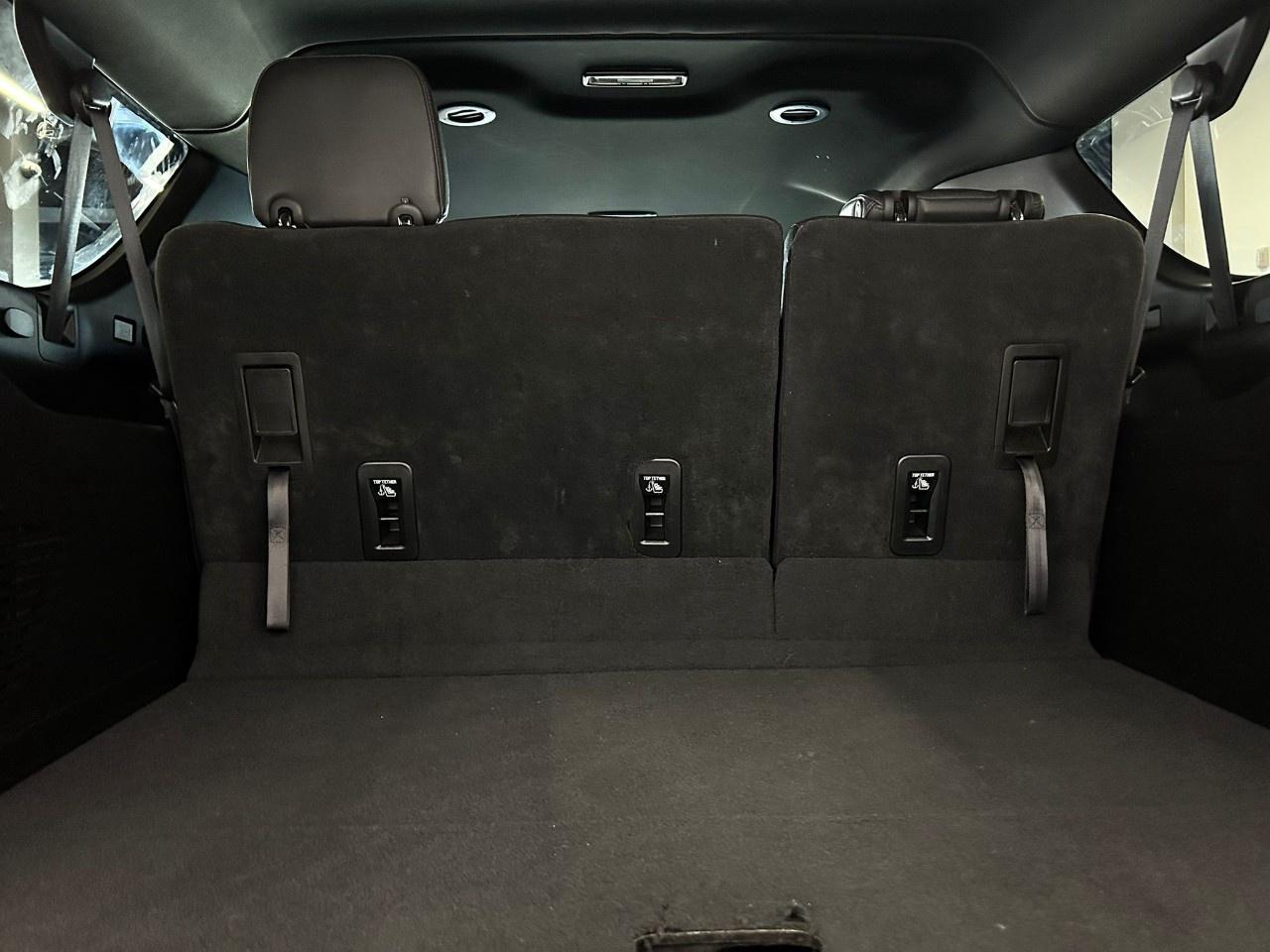 2023 Chevrolet Suburban LT Photo