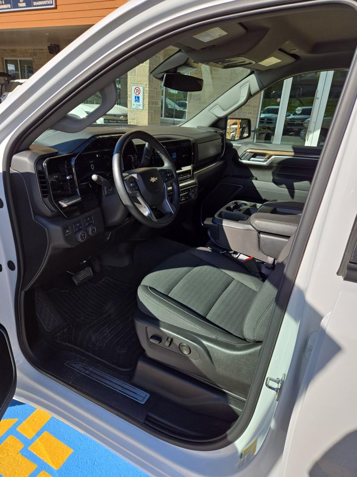 2025 Chevrolet Silverado 1500 LT Photo