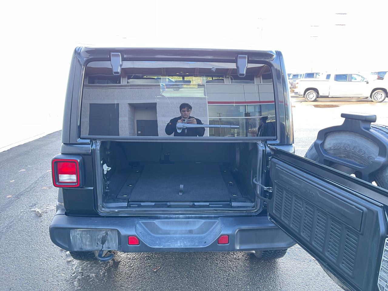 2023 Jeep Wrangler Sahara Photo