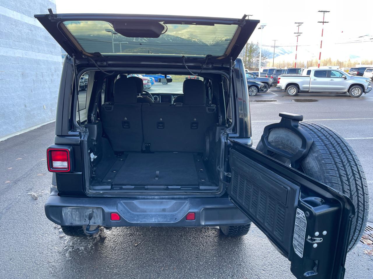 2023 Jeep Wrangler Sahara Photo