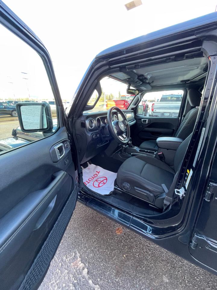 2023 Jeep Wrangler Sahara Photo