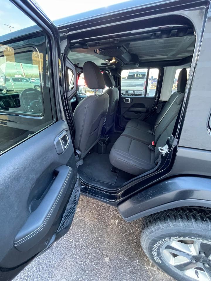 2023 Jeep Wrangler Sahara Photo