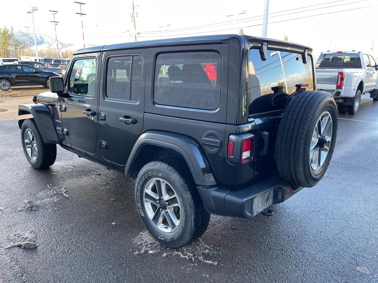2023 Jeep Wrangler Sahara Photo4