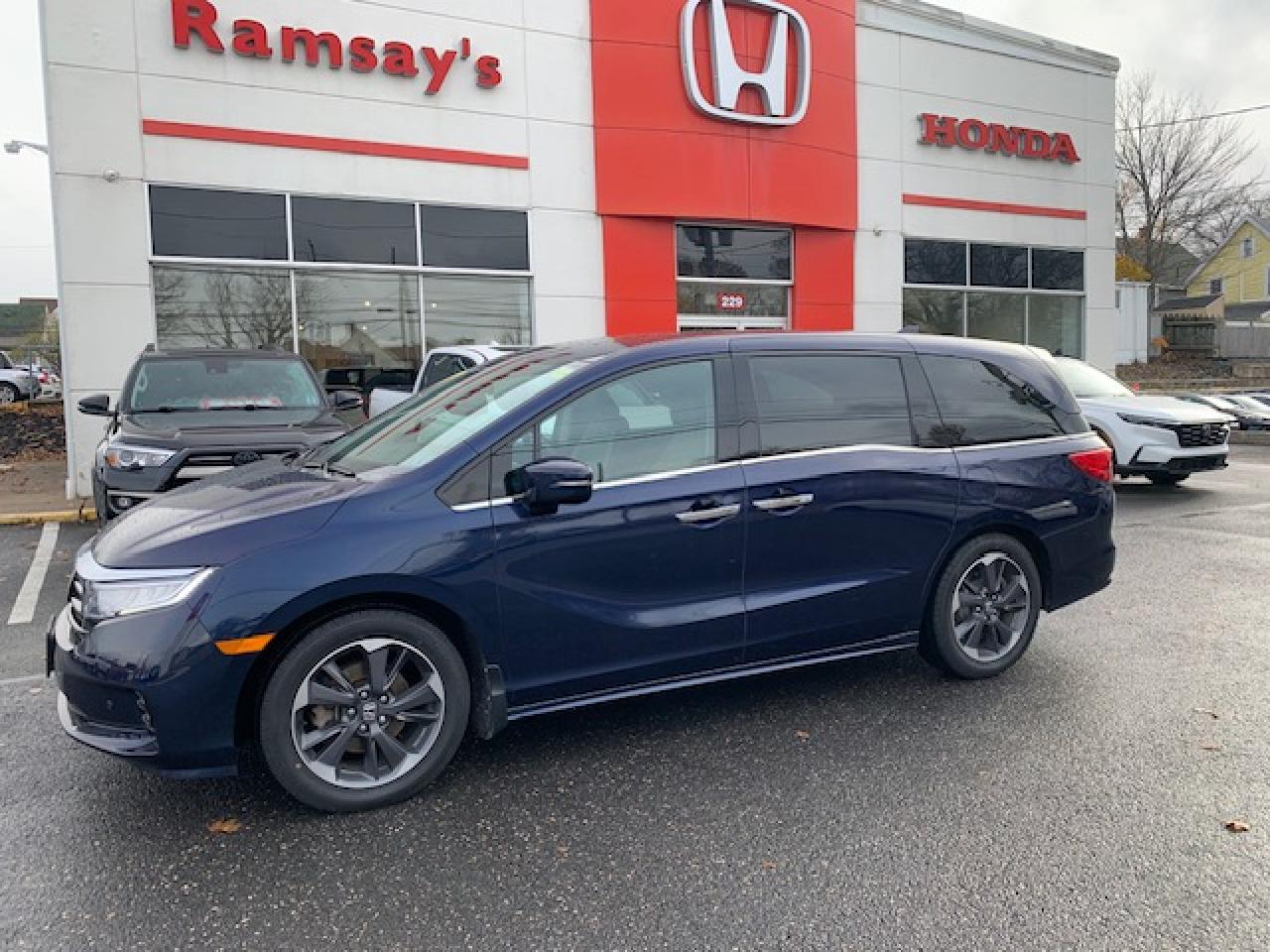 2022 Honda Odyssey Touring Photo0