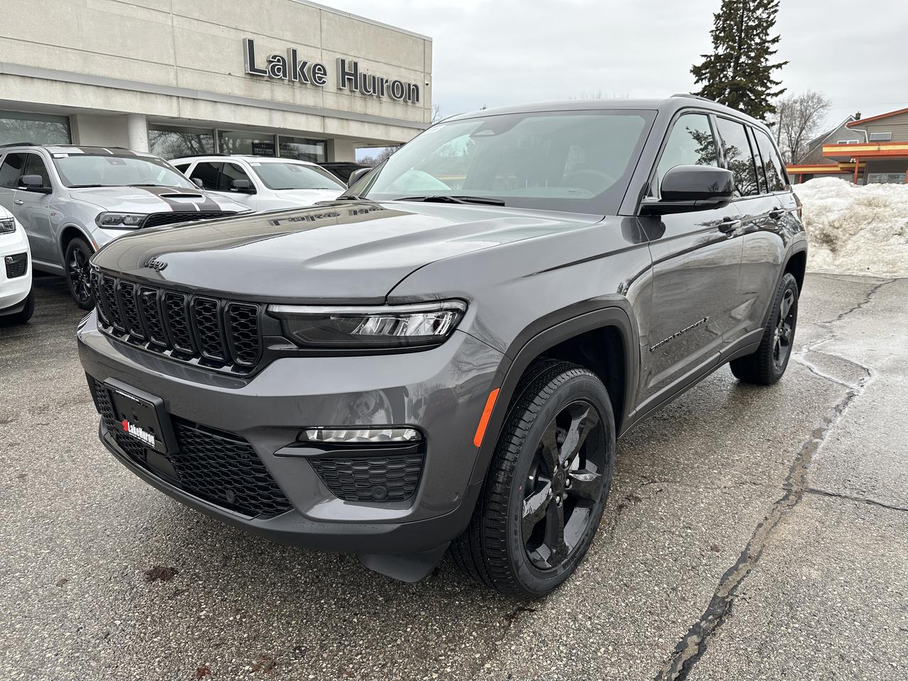 2025 Jeep Grand Cherokee Limited Photo4