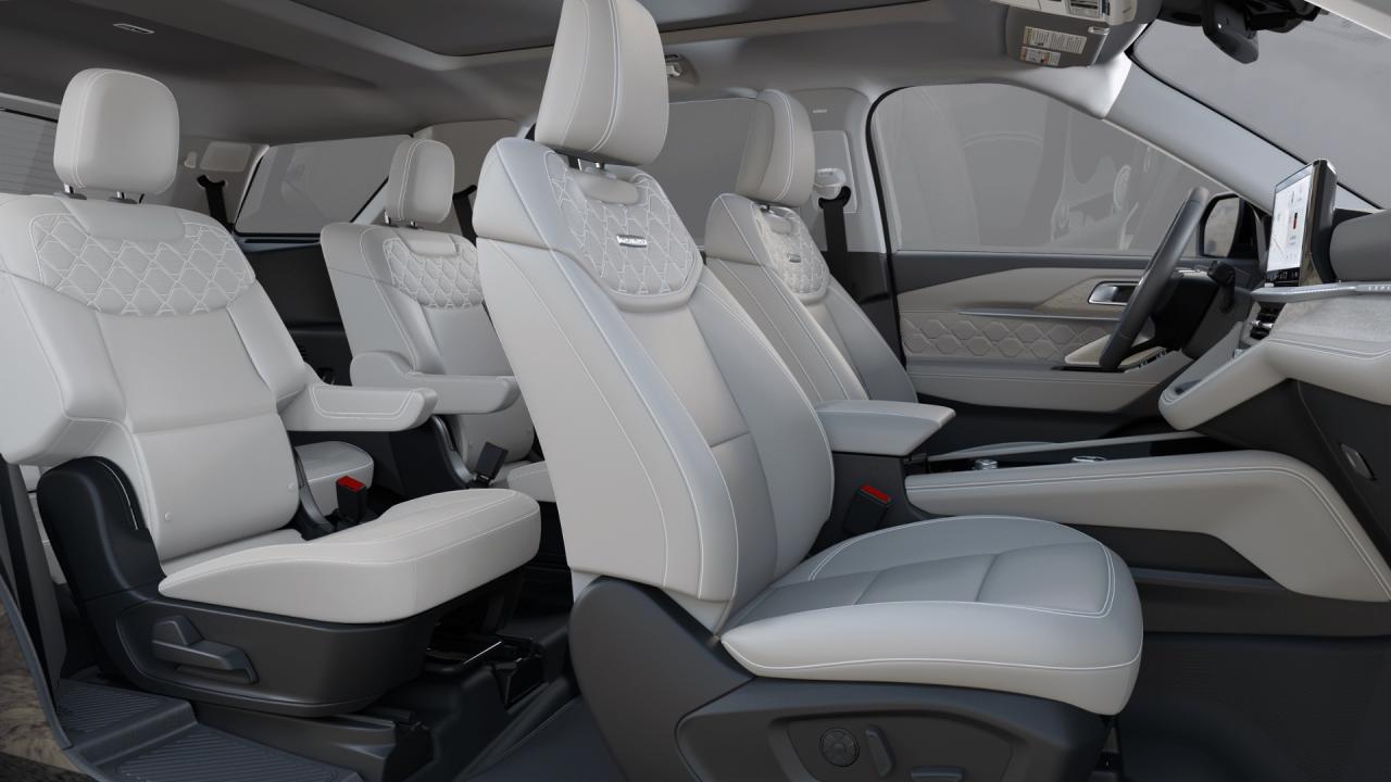 2025 Ford Explorer Platinum Photo5
