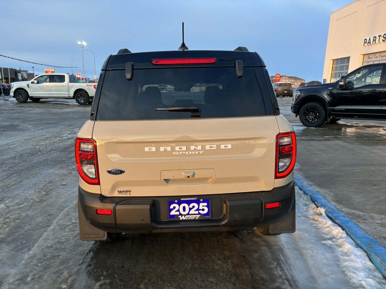 2025 Ford Bronco Sport Outer Banks 4x4 Photo2