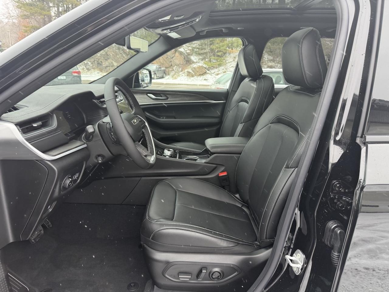 2025 Jeep Grand Cherokee L Limited 4x4 Photo