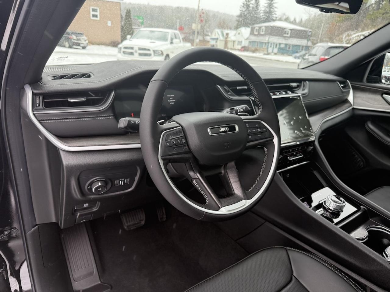 2025 Jeep Grand Cherokee L Limited 4x4 Photo