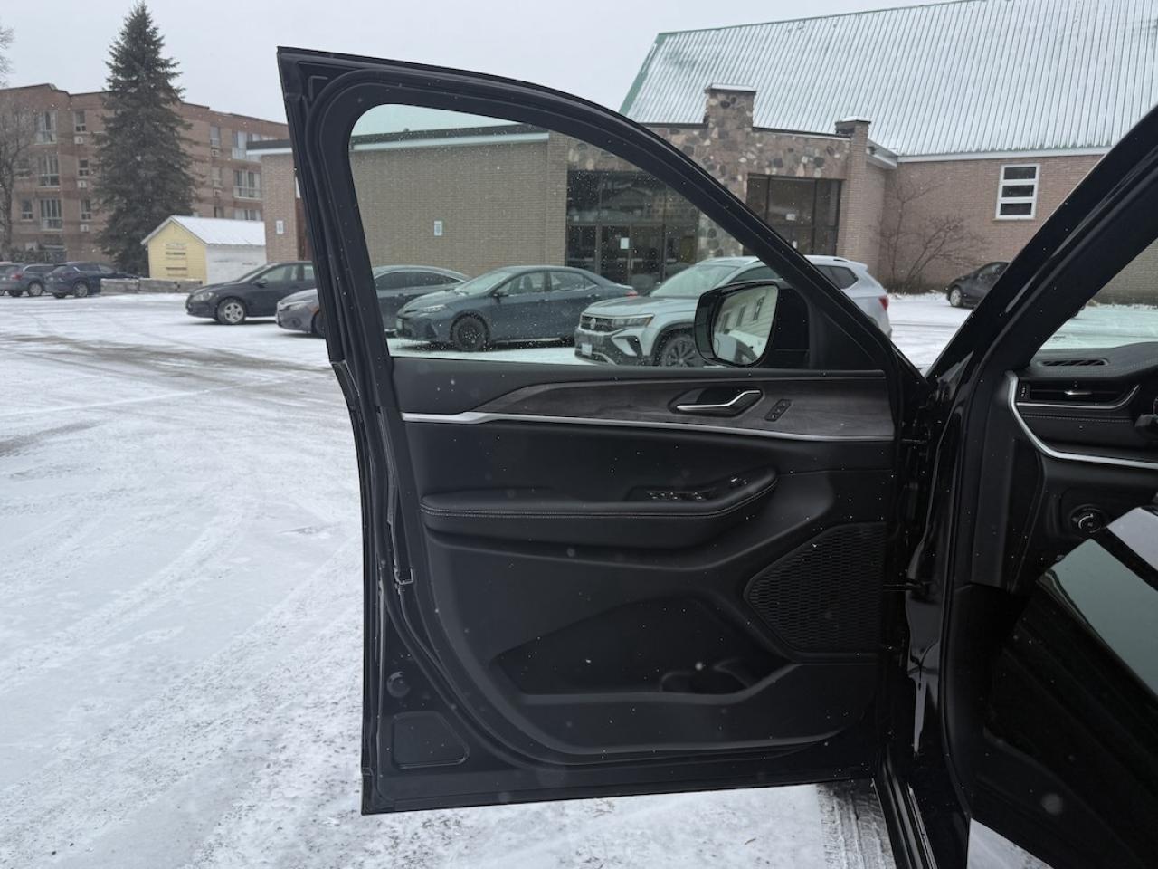 2025 Jeep Grand Cherokee L Limited 4x4 Photo