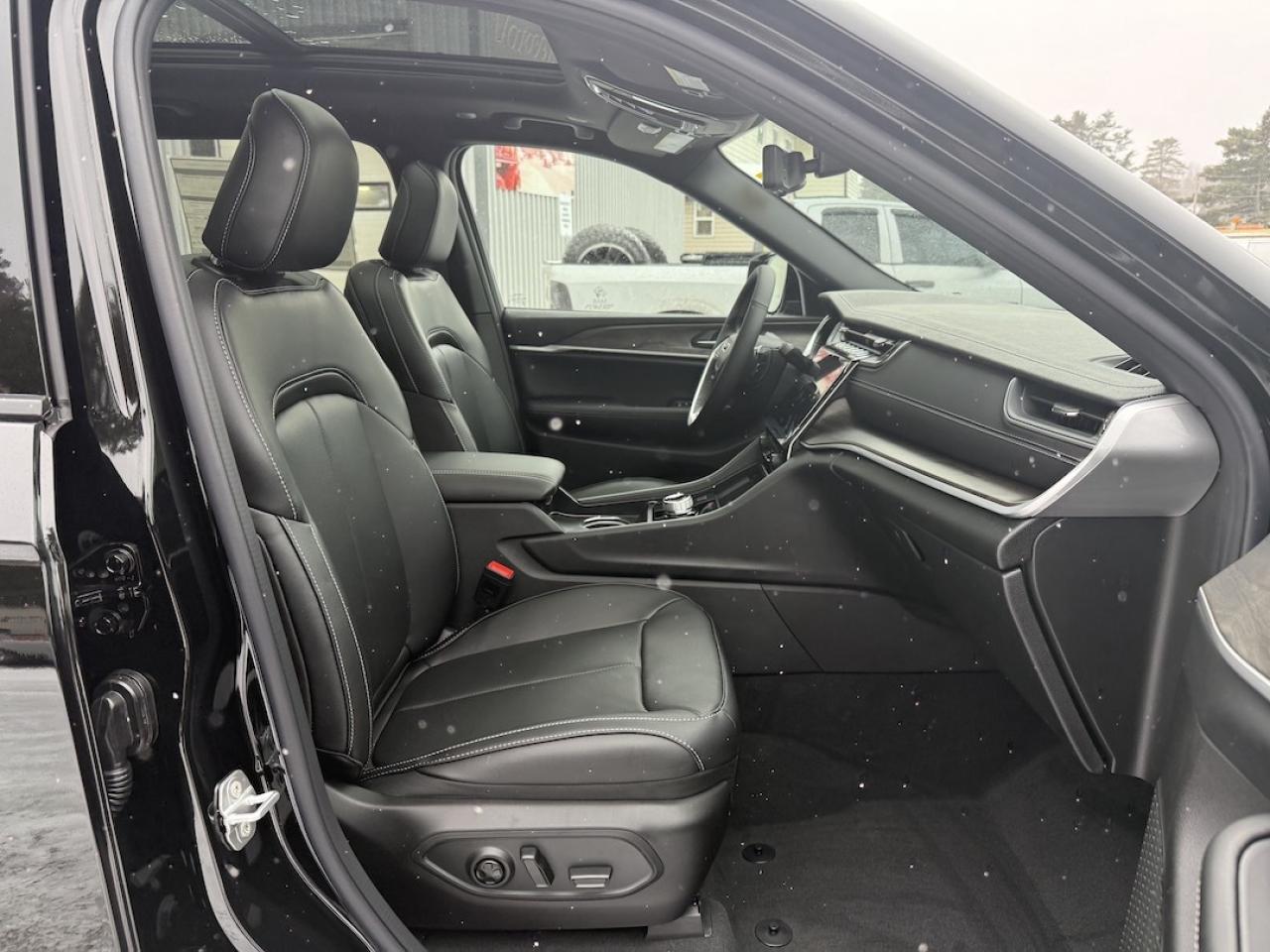 2025 Jeep Grand Cherokee L Limited 4x4 Photo