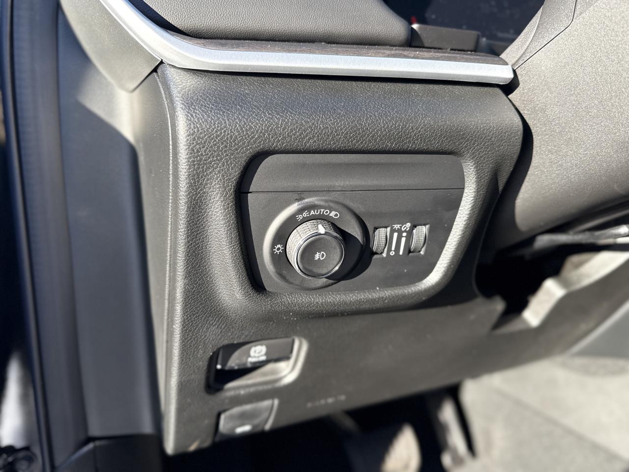 2025 Jeep Grand Cherokee L Limited 4x4 Photo