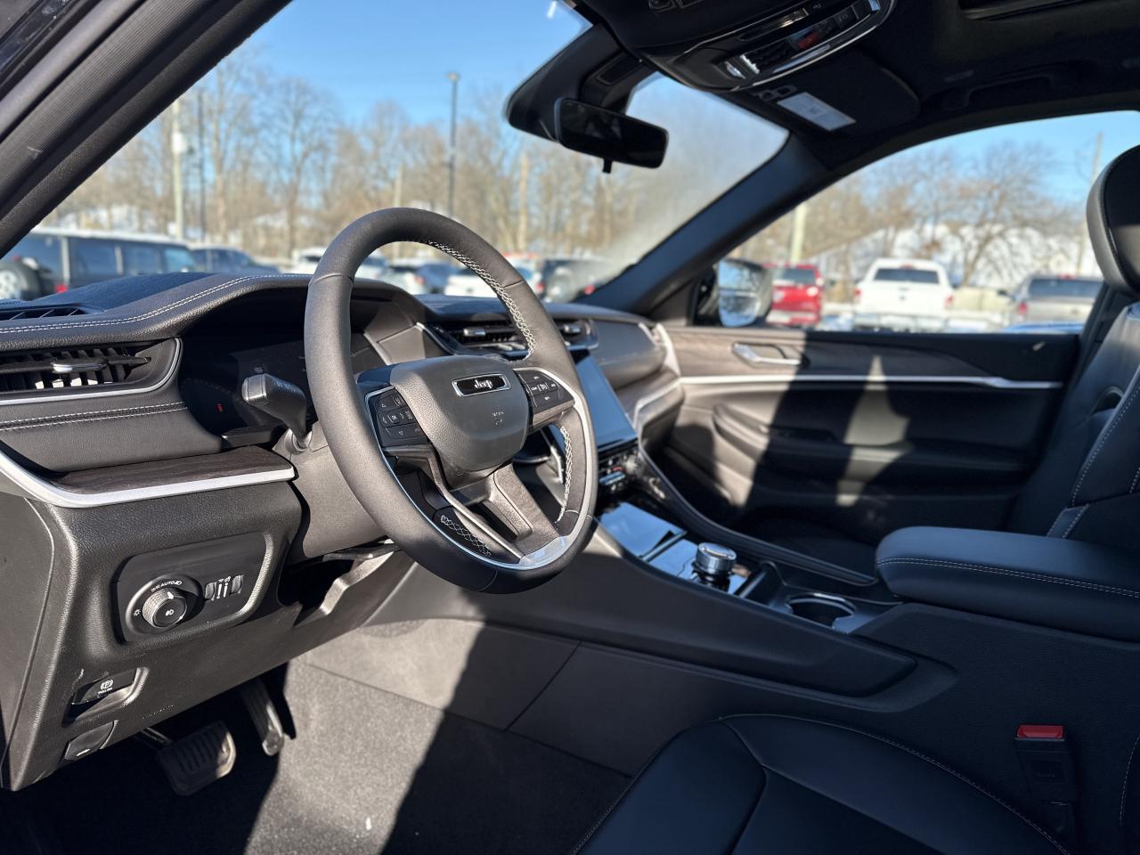 2025 Jeep Grand Cherokee L Limited 4x4 Photo