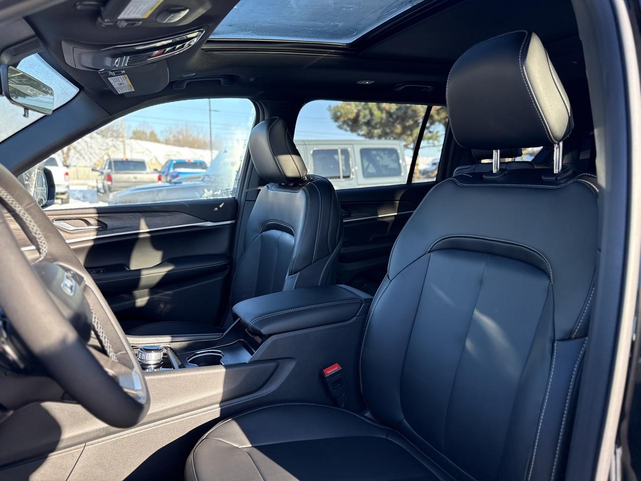 2025 Jeep Grand Cherokee L Limited 4x4 Photo