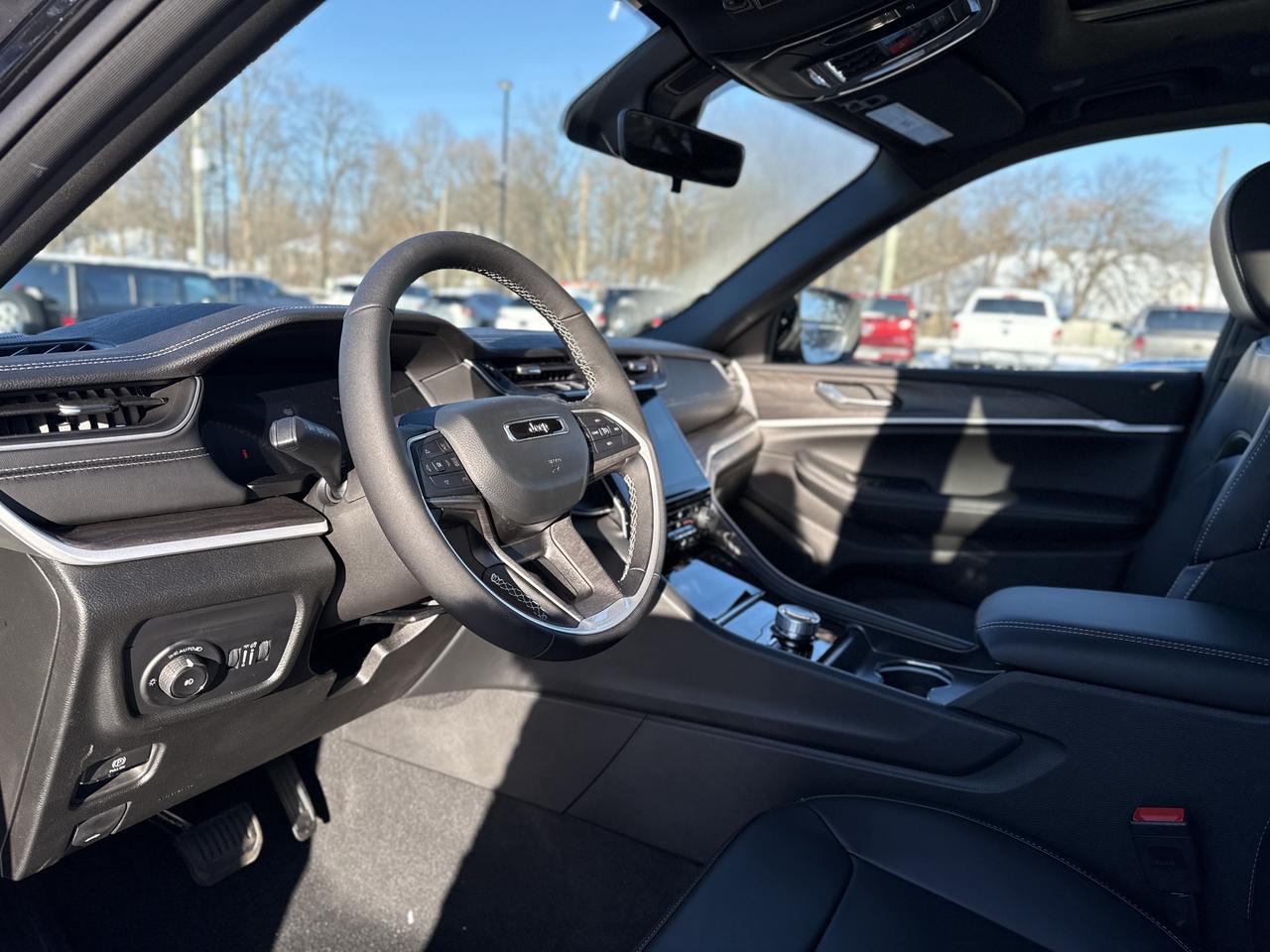 2025 Jeep Grand Cherokee L Limited 4x4 Photo