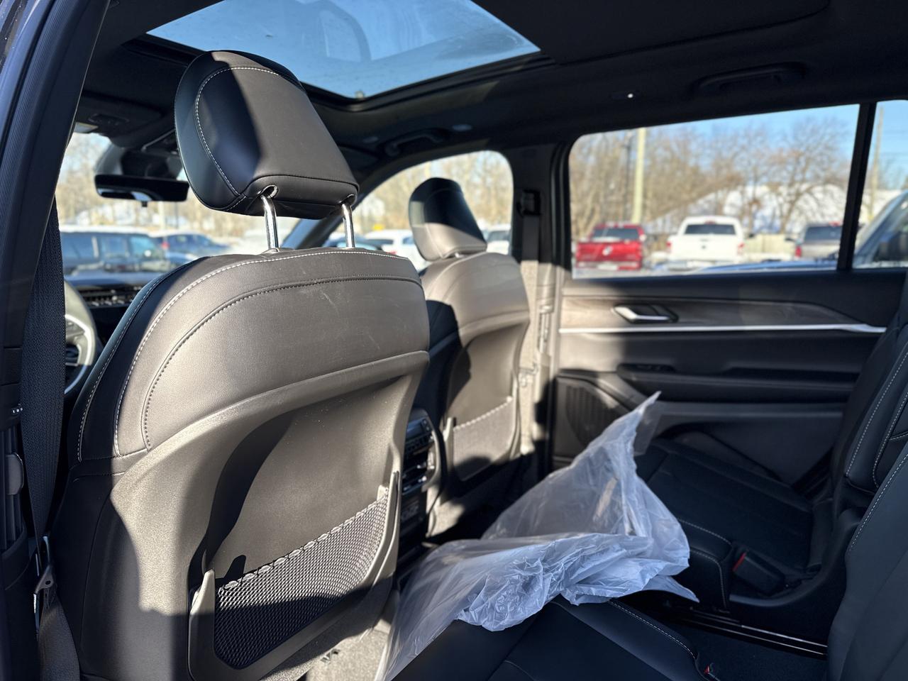 2025 Jeep Grand Cherokee L Limited 4x4 Photo