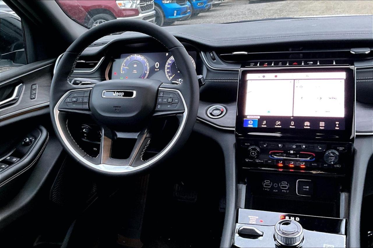 2025 Jeep Grand Cherokee LIMITED | Black App Pkg | Pano Roof | Tow Pkg Photo