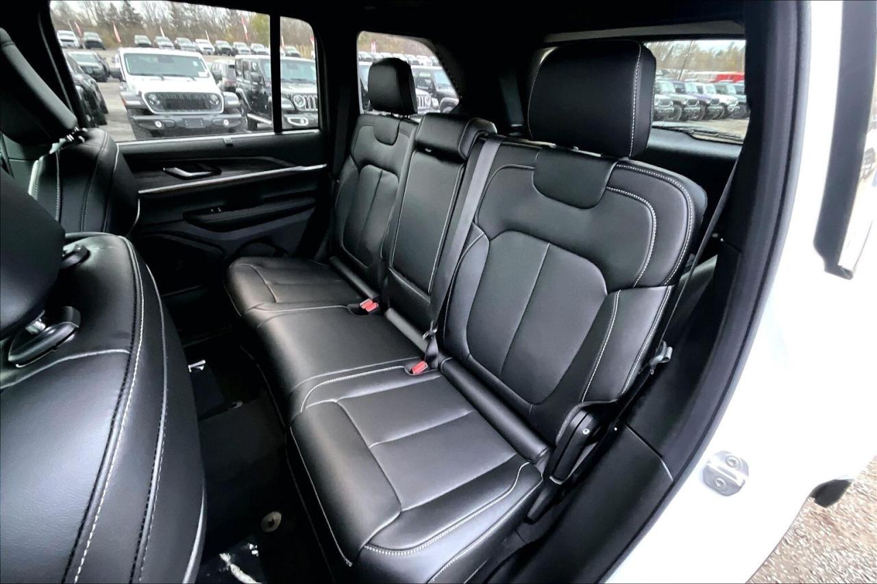 2025 Jeep Grand Cherokee LIMITED | Black App Pkg | Pano Roof | Tow Pkg Photo