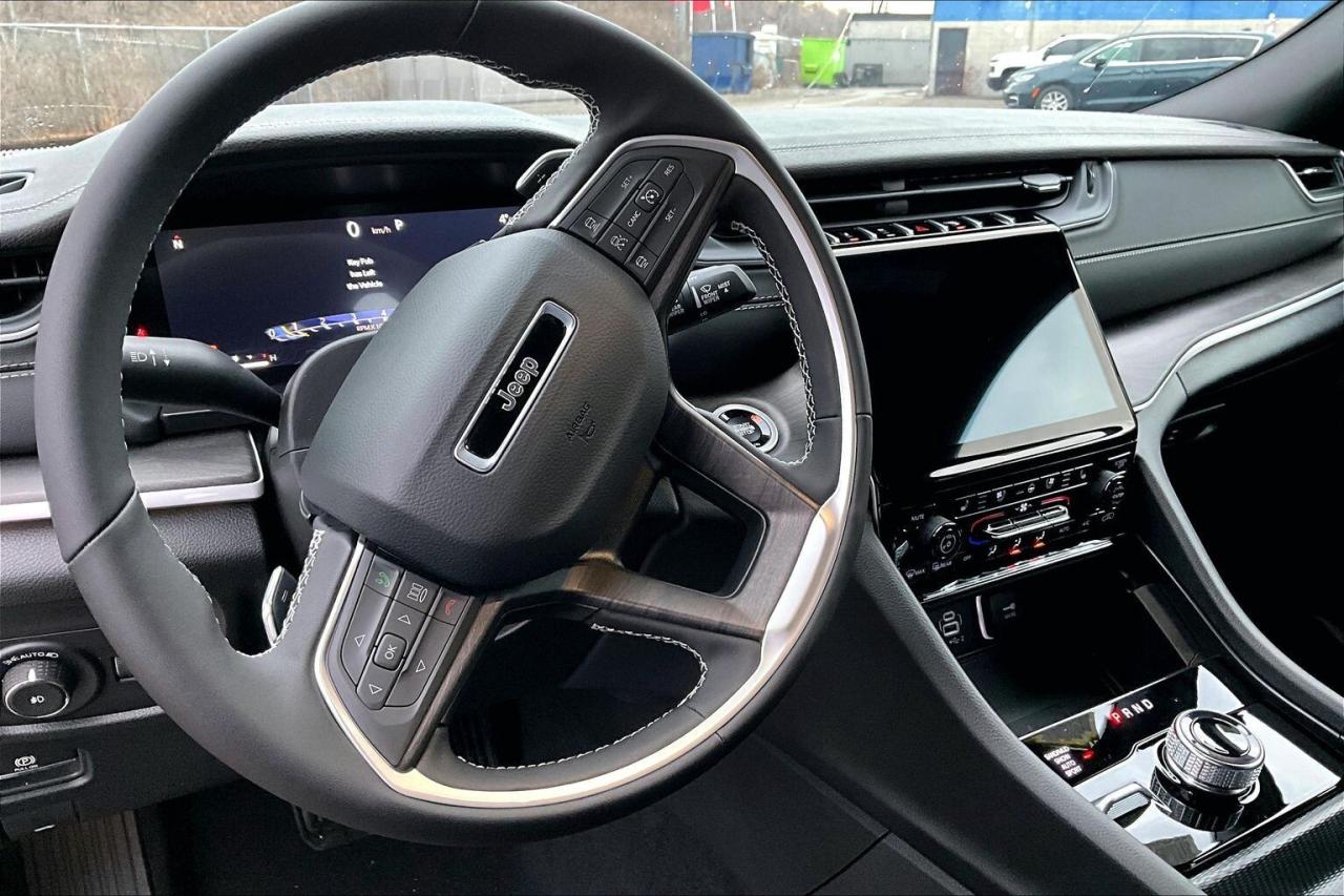 2025 Jeep Grand Cherokee LIMITED | Black App Pkg | Pano Roof | Tow Pkg Photo