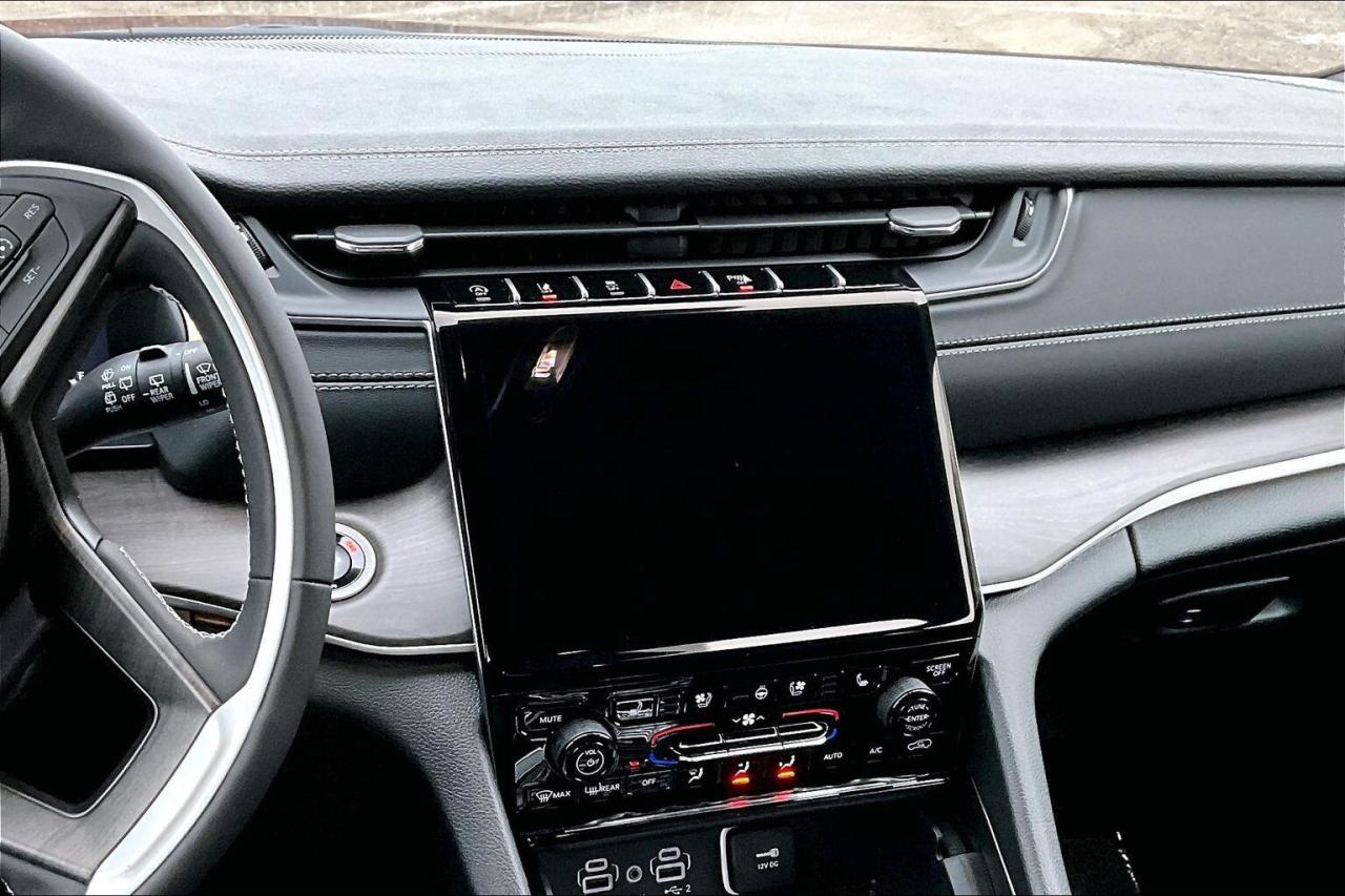 2025 Jeep Grand Cherokee LIMITED | Black App Pkg | Pano Roof | Tow Pkg Photo