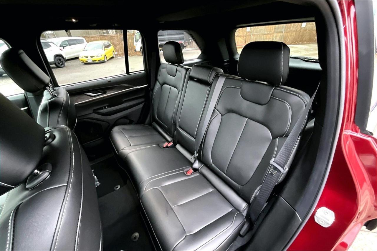 2025 Jeep Grand Cherokee LIMITED | Black App Pkg | Pano Roof | Tow Pkg Photo