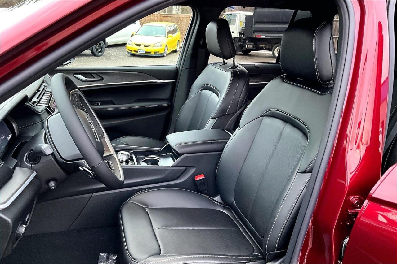 2025 Jeep Grand Cherokee LIMITED | Black App Pkg | Pano Roof | Tow Pkg Photo